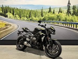 2022 TRIUMPH STREET TRIPLE RS MATTE JET BLACK
