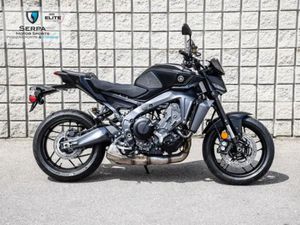 2025 YAMAHA MT-09 LOTS OF ACCESSORIES!!