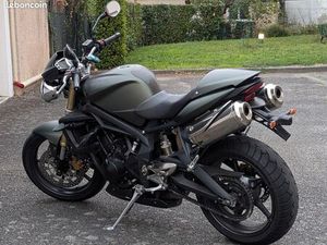 TRIUMPH STREET TRIPLE 675
