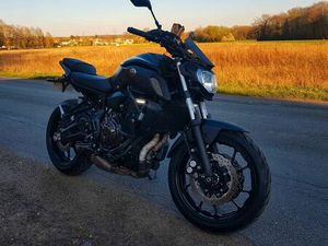 YAMAHA MT07 BRIDÉE A2 FULL BLACK POT AKRAPOVIC