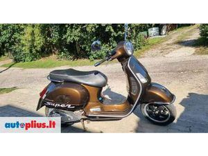 PIAGGIO VESPA 300 CC, SCOOTERS / MOPEDS