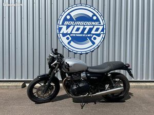 TRIUMPH STREET TWIN 900