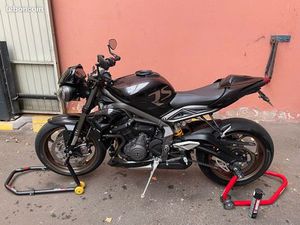 STREET TRIPLE RS 2022