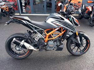 KTM 125 DUKE 2022 1100 KMS 1ER MAIN