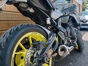 MT 07 NIGHT FLUO BRIDÉE A2