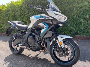 KAWASAKI VERSYS 650 MY25 BIANCO