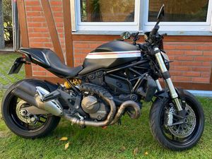 DUCATI MONSTER 821