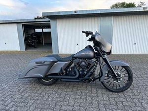 HARLEY-DAVIDSON STREET GLIDE