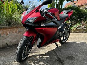 YAMAHA YZF-R125 TOP ZUSTAND NEUE VERKLEIDUNG UNFALLFREI