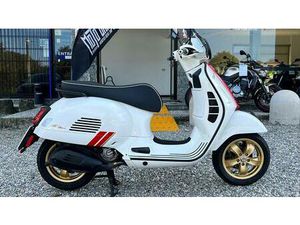 VENDO VESPA GTS 300 SUPER RACING SIXTIES HPE (2021 - 22) USATA A OLEGGIO (CODICE 9816329) - MOTO.IT