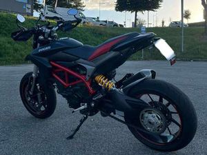 DUCATI HYPERMOTARD 821 NERO