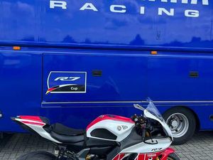YAMAHA YZF-R7