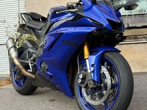YAMAHA R6