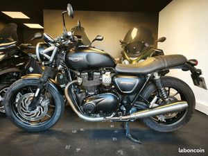 TRIUMPH STREET TWIN 900