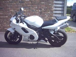 ② YAMAHA R6 (2001)