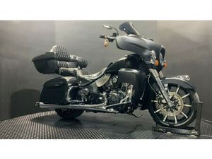 2020 INDIAN MOTORCYCLE® ROADMASTER® DARK HORSE® THUNDER BLACK SMOKE