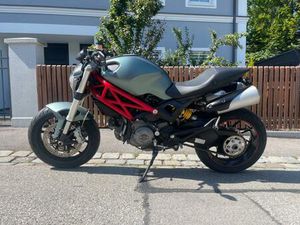 DUCATI MONSTER 796