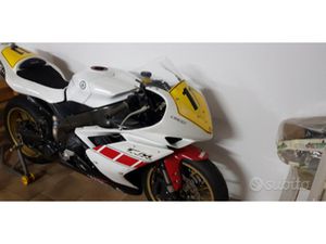 YAMAHA R1 SUPERSTOCK