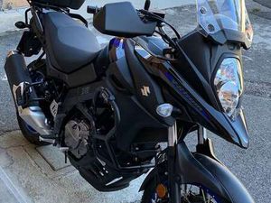 SUZUKI V-STROM 650 BAULETTO GIVI + 2 CASCHI NERO