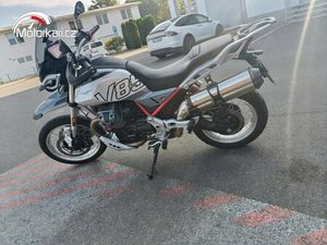 MOTO GUZZI V 85 TT PŘEDVÁDĚCÍ MODEL