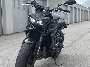 YAMAHA MT-09