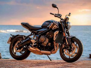 TRIUMPH TRIDENT BLACK MAT - 660 CC / EN TRÈS BON ÉTAT / PERMIS A2
