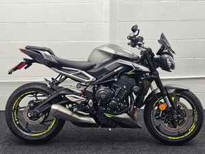 TRIUMPH STREET TRIPLE 765 R