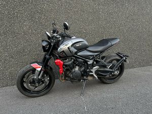 TRIUMPH TRIDENT 660