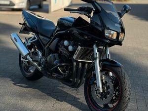 YAMAHA FZS 600 FAZER