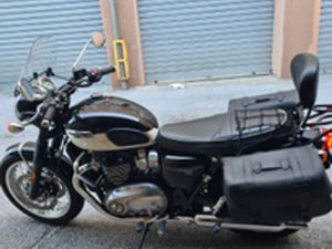 TRIUMPH BONNEVILLE T120 2023