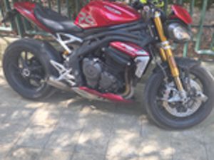 TRIUMPH SPEED TRIPLE 1200 RS