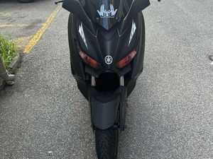 YAMAHA X-MAX 125 NERO