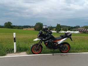 KTM 890 SMT UNFALLFREI ZUM WINTERPREIS