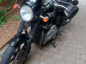 TRIUMPH BONNEVILLE SE NERO