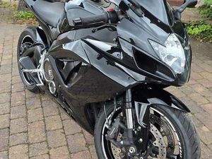 SUZUKI GSXR 750 - FAST ALLES ERNEUERT, TÜV, REIFEN