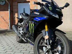 YAMAHA YZF-R125 MONSTER ENERGY MOTOGP EDITION
