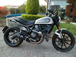 DUCATI SCRAMBLER 800 ICON