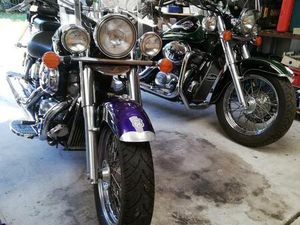 ② HONDA SHADOW 750