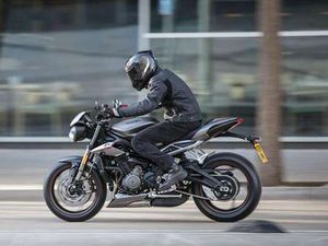 TRIUMPH SPEED TRIPLE 1050 RS