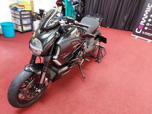 DUCATI DIAVEL AMG CROMO AUS 2. HAND / TERMIGNONI