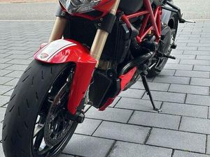 DUCATI STREETFIGHTER