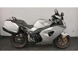 TRIUMPH SPRINT ST ** 12 MONTHS MOT - PANNIERS - CENTRE STAND **