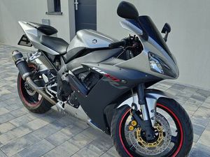 YAMAHA R1 RN09 2002R. SOBOWO