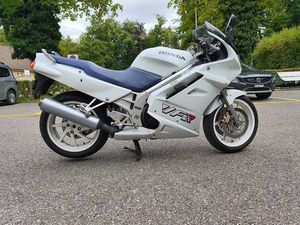 VFR750 RC36 / 1 AB MFK IN WEISS CANTON ZURICH -