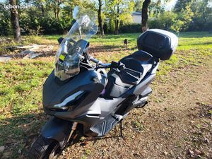 HONDA ADV 350 TRÈS PEU DE KM + SMART TOP-CASE HONDA ADV 350