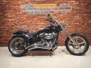 HARLEY-DAVIDSON FXCWC ROCKER CUSTOM 1580 ZWART