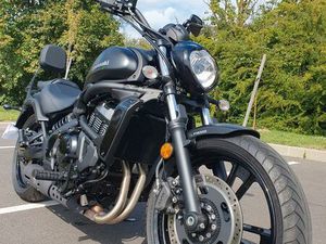 AV KAWASAKI VULCAN 650 ÉTAT NEUF 2024, BRIDÉE A2 (47 CV), FAIBLE KILOMÉTRAGE, CAUSE SANTÉ