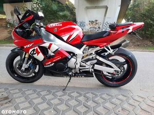 YAMAHA R1