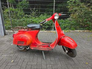 VESPA V50N. FRÜHES MODELL MIT KLEINEM RUNDEN TACHO.