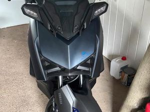 YAMAHA X MAX 125